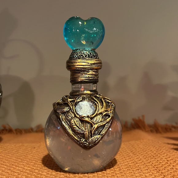 Resin potion bottle - Picture 2 of 5